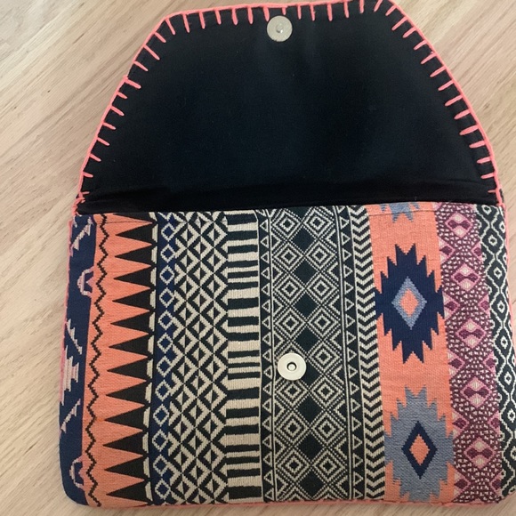 Large Cotton clutch, roughly 8x10” - Picture 4 of 4